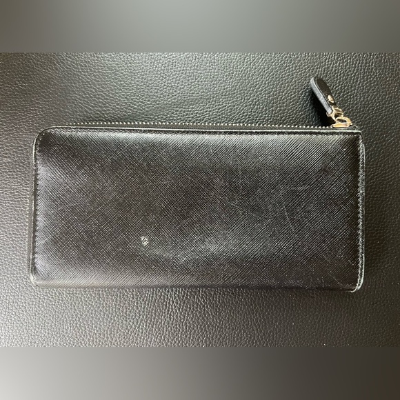 Authentic Salvatore Ferragamo Saffiano Leather Black Women's Zippy Wallet EUC! - Picture 8 of 16